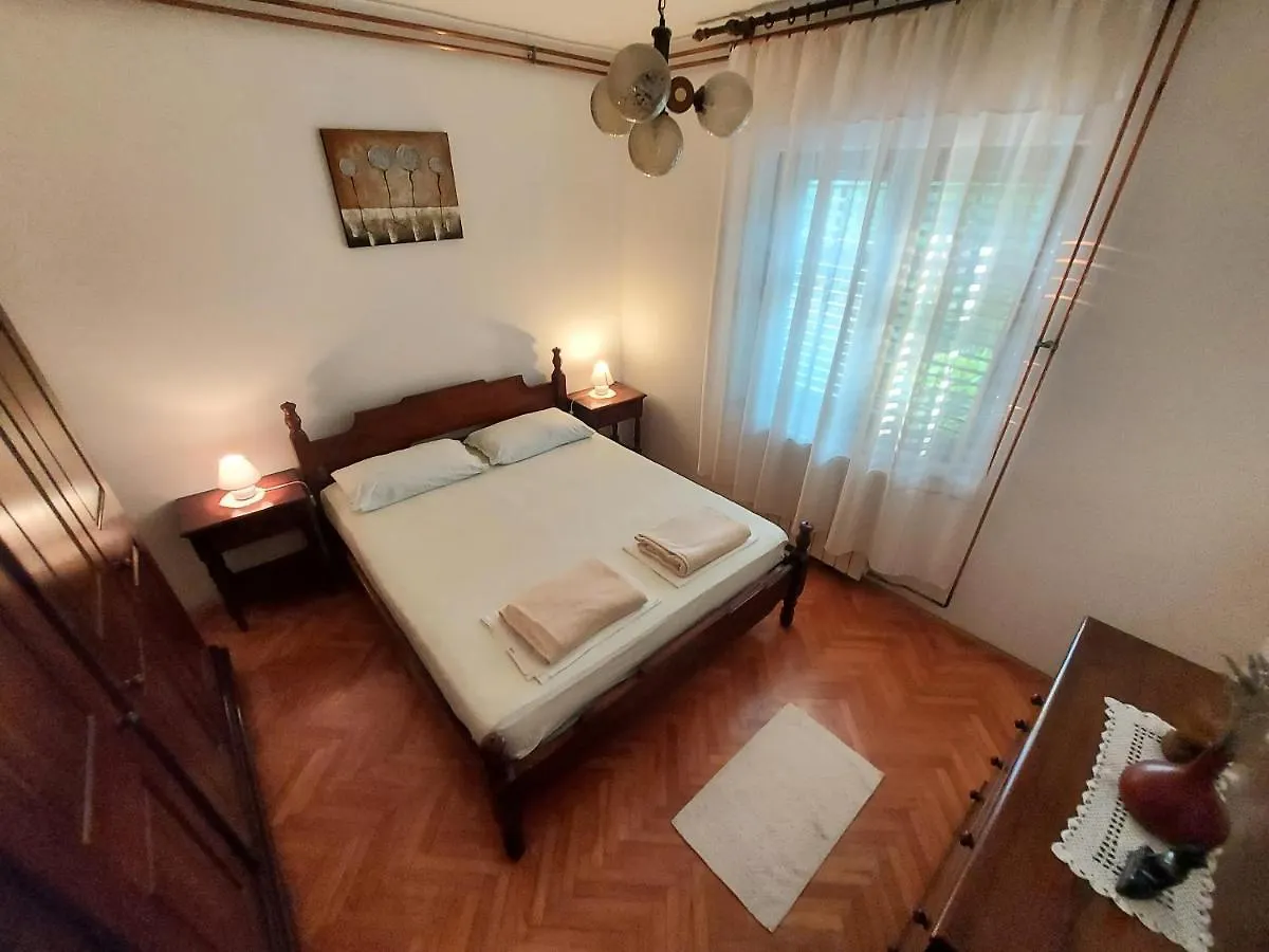 Big Pool Apartment In פולה 0*,  קרואטיה