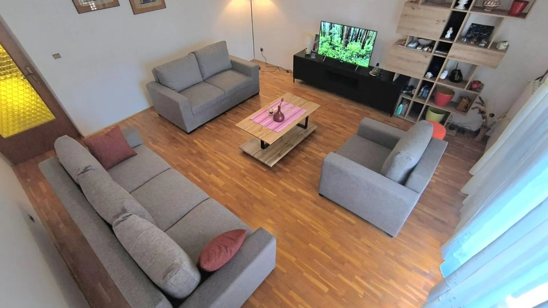 Big Pool Apartment In פולה
